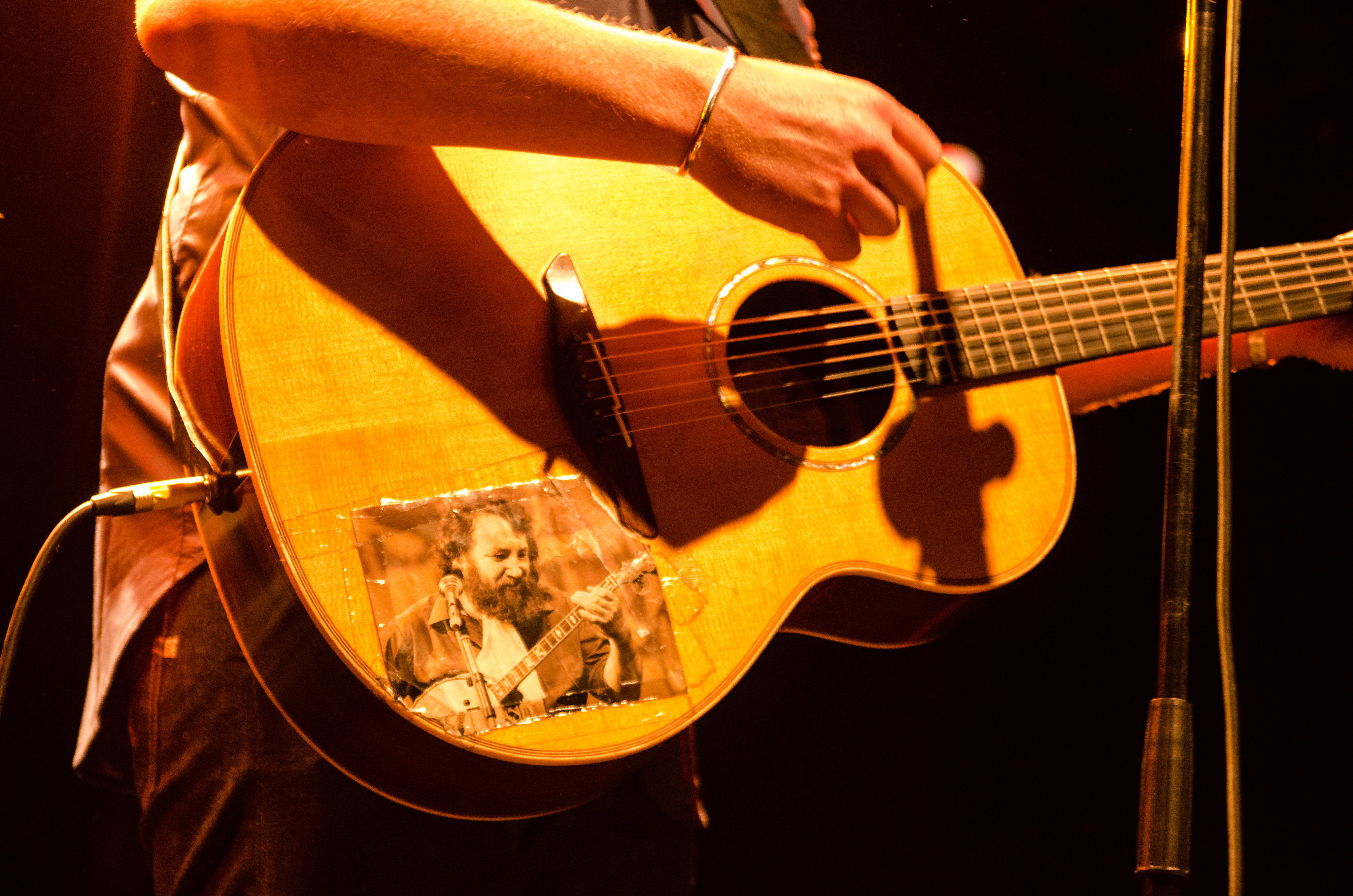 Damien Dempsey Guitar Pic of Barney McKenna